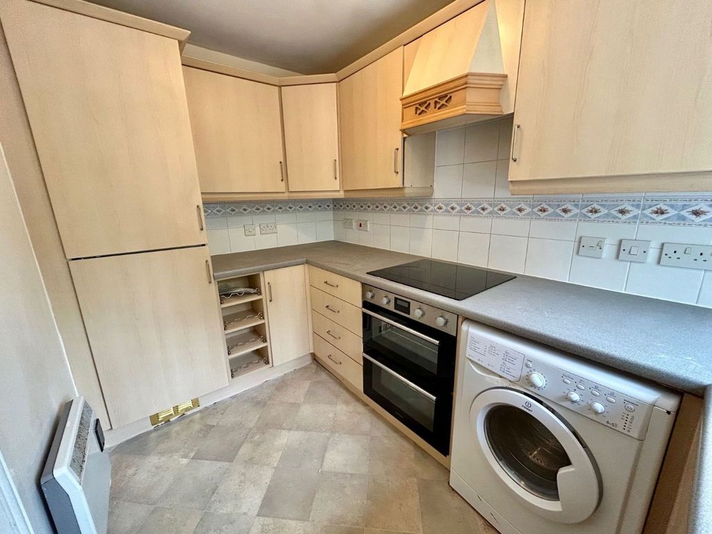Property photo 3 of 12 Kitchen