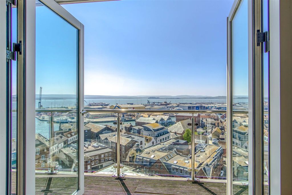 Property photo 2 of 28 1002Orchplaza-36.Jpg