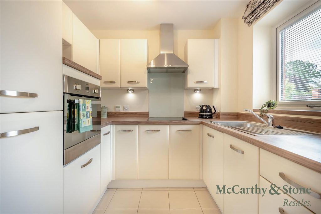 Property photo 3 of 34 8703172-Interior07.Jpg
