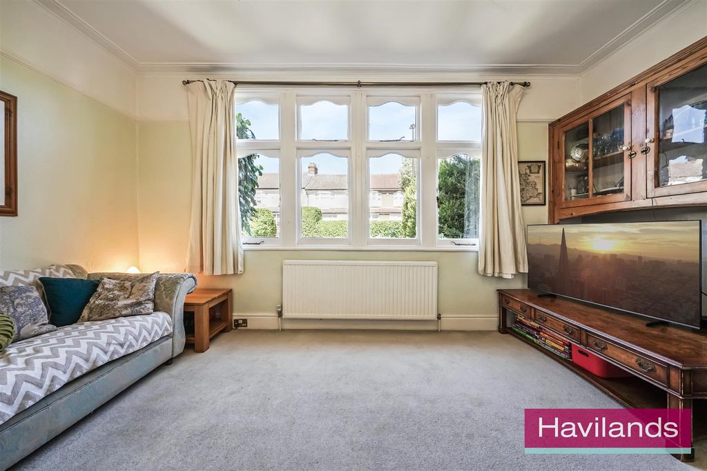Property photo 3 of 28 Sittingbourne Avenue-3.Jpg