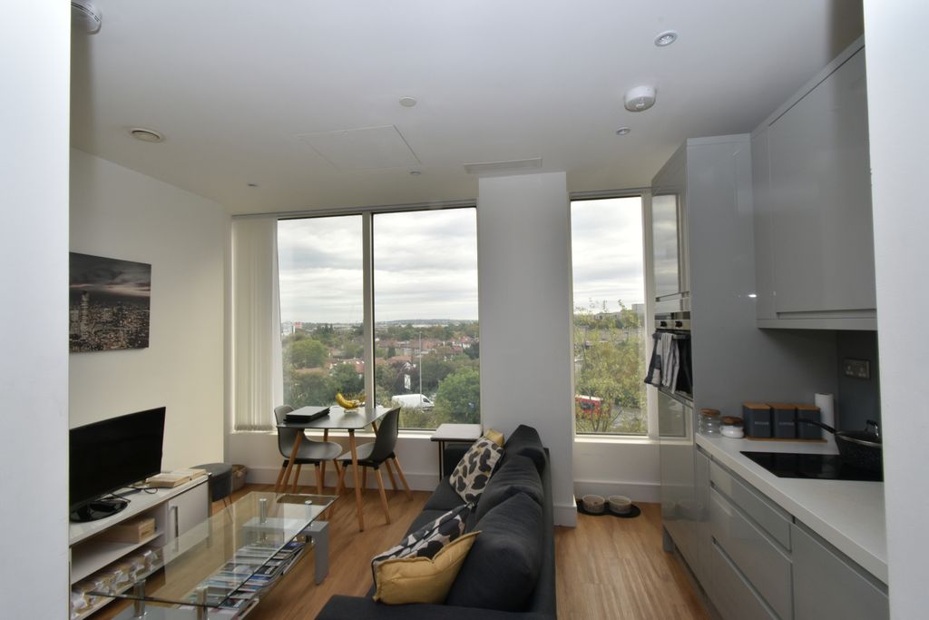 Property photo 1 of 8 Studio Flat To Rent – Westgate House, Hanger Lane, W5