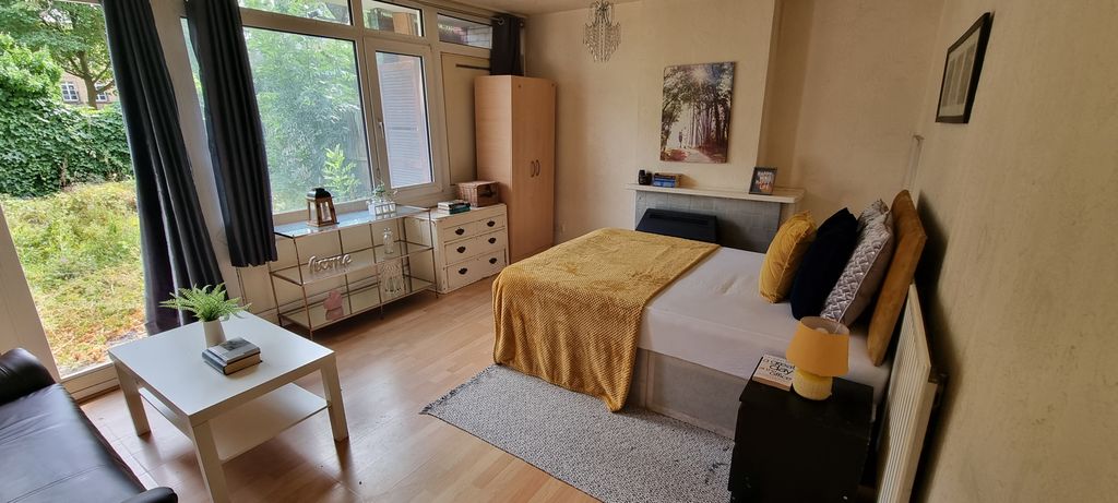 Property photo 2 of 32