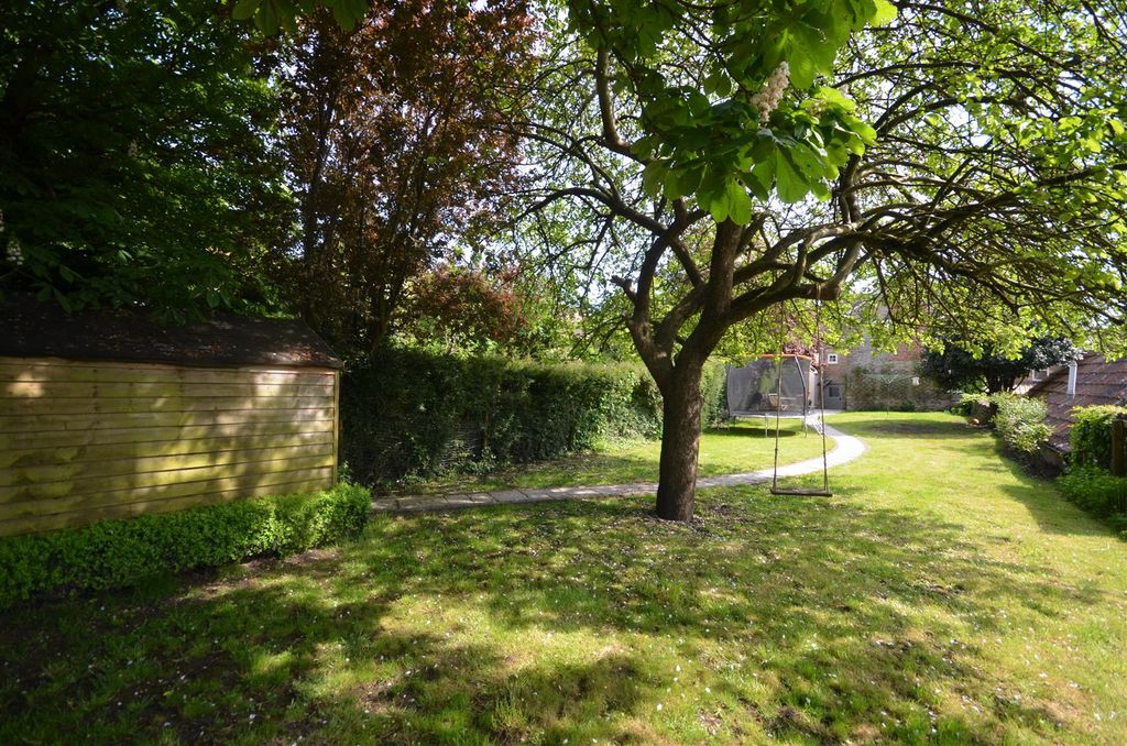 Property photo 2 of 10 Garden