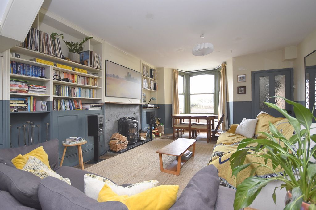 Property photo 3 of 30