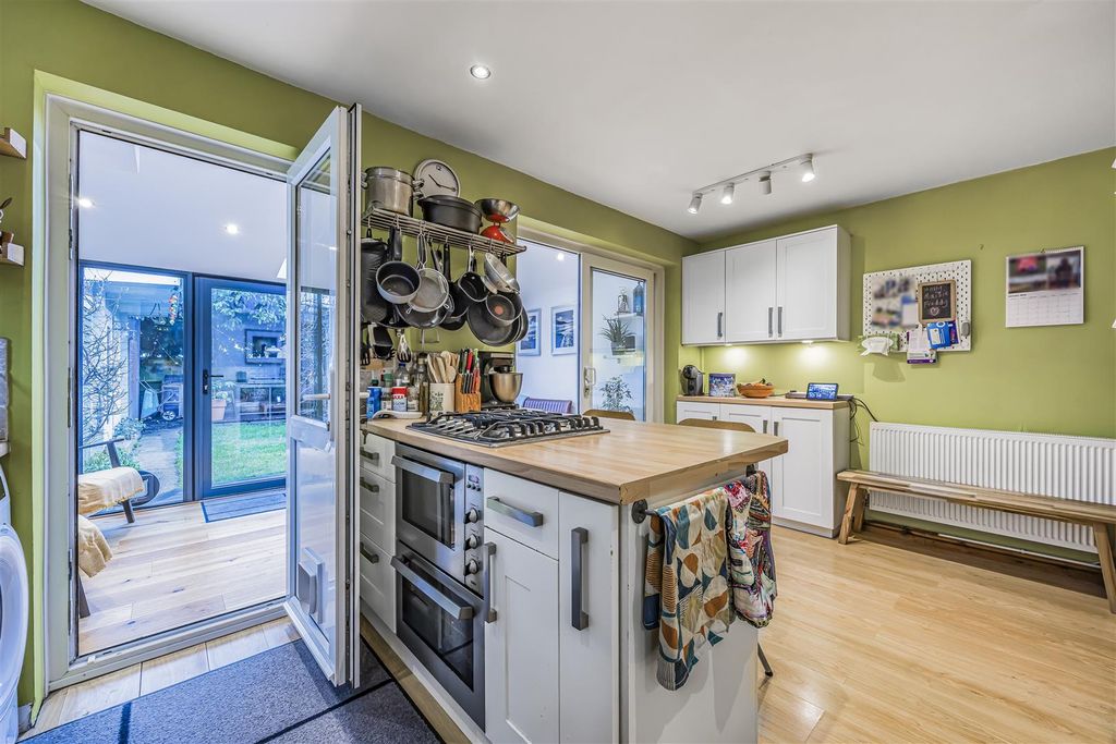 Property photo 3 of 22 8 Overton Road, Southbourne-Porticomarketing-Nexa-