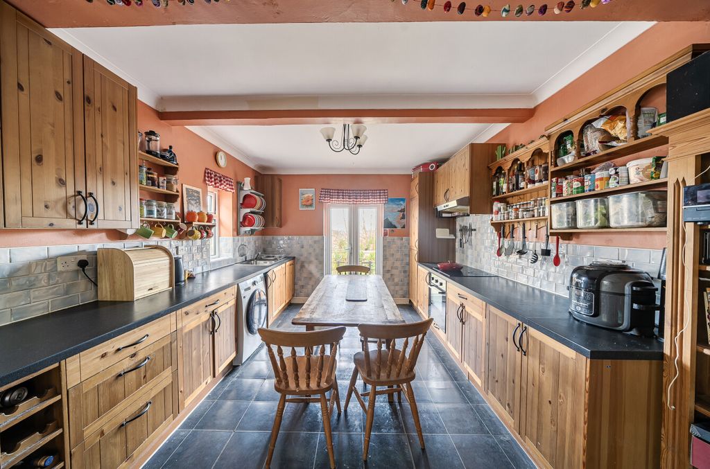 Property photo 3 of 15 1399782-20-6967d8...