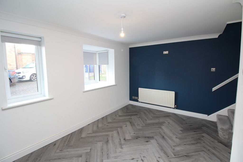 Property photo 2 of 6 Lounge