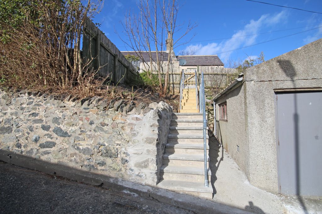 Property photo 3 of 38