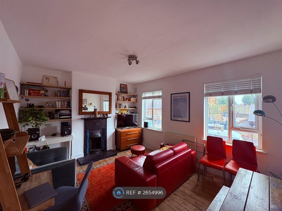 Property photo 1 of 7 Living Room