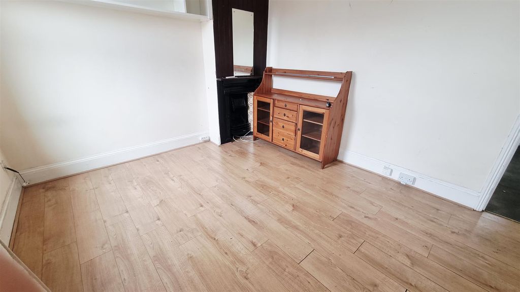 Property photo 1 of 4 1000050809.Jpg