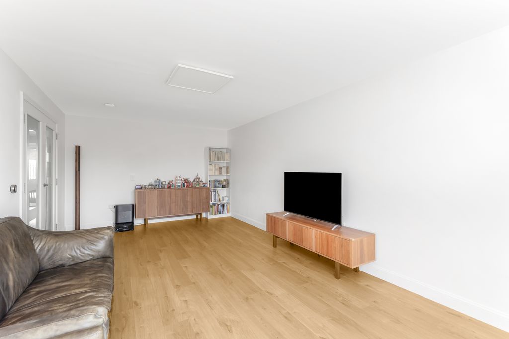 Property photo 3 of 24 Property Image 4