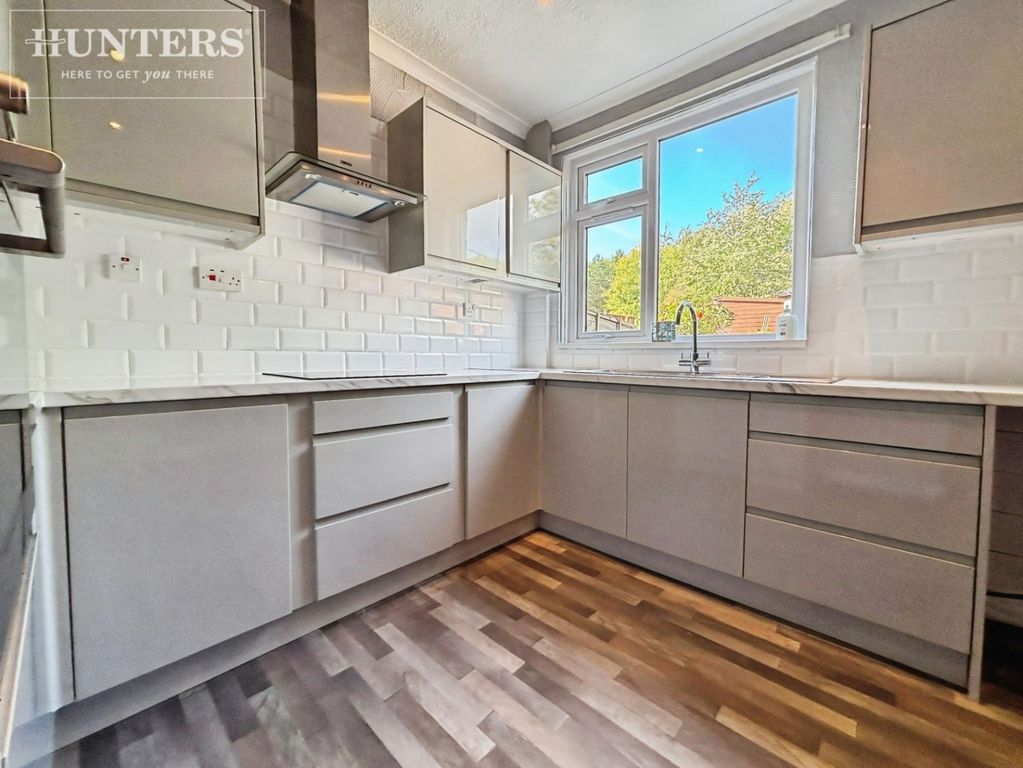 Property photo 3 of 16 Pbox-Kitchen-339091.Jpeg