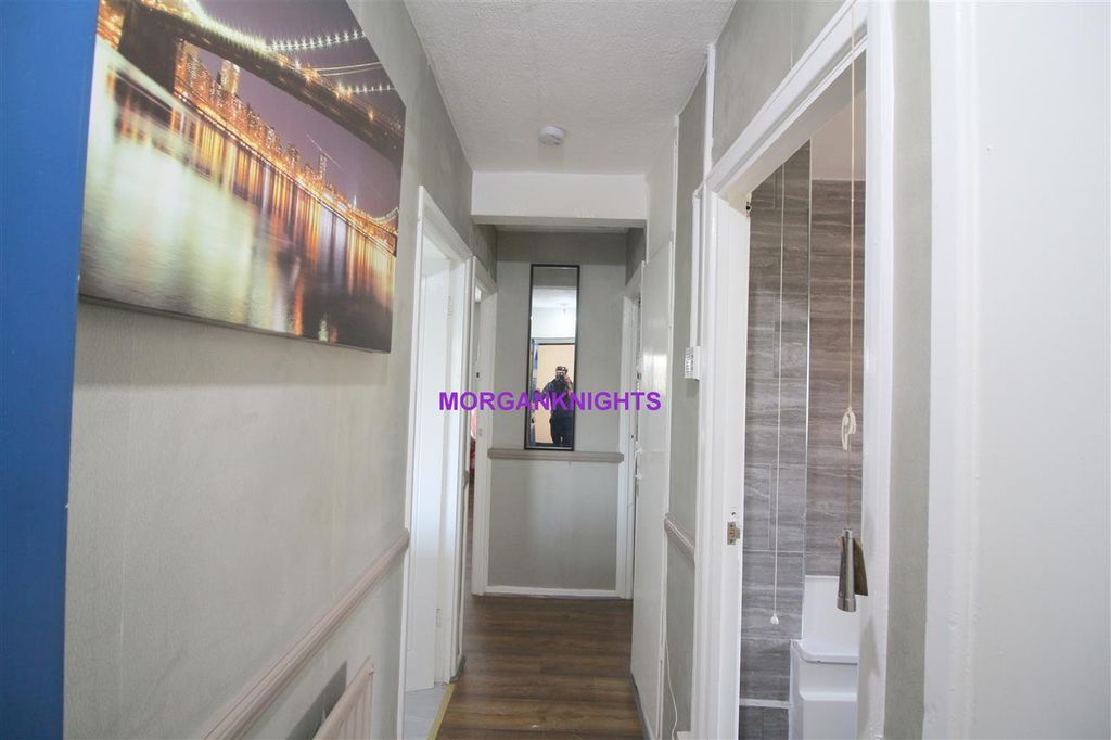 Property photo 3 of 14 Hall