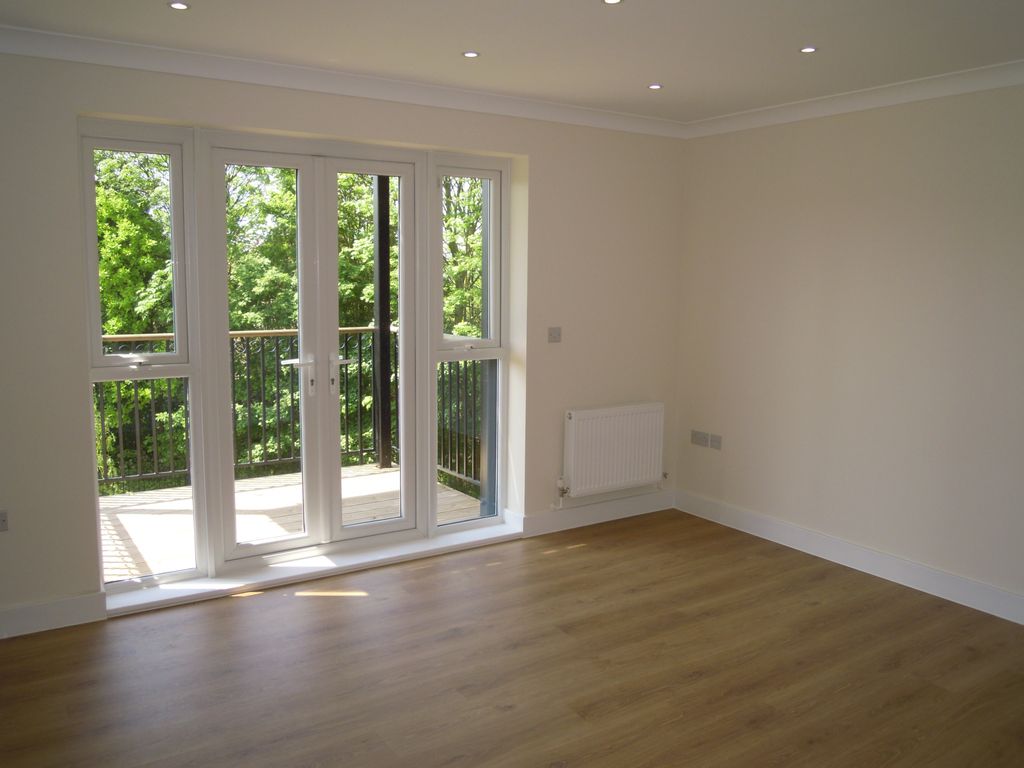 Property photo 2 of 5 32 St Catherines Clo