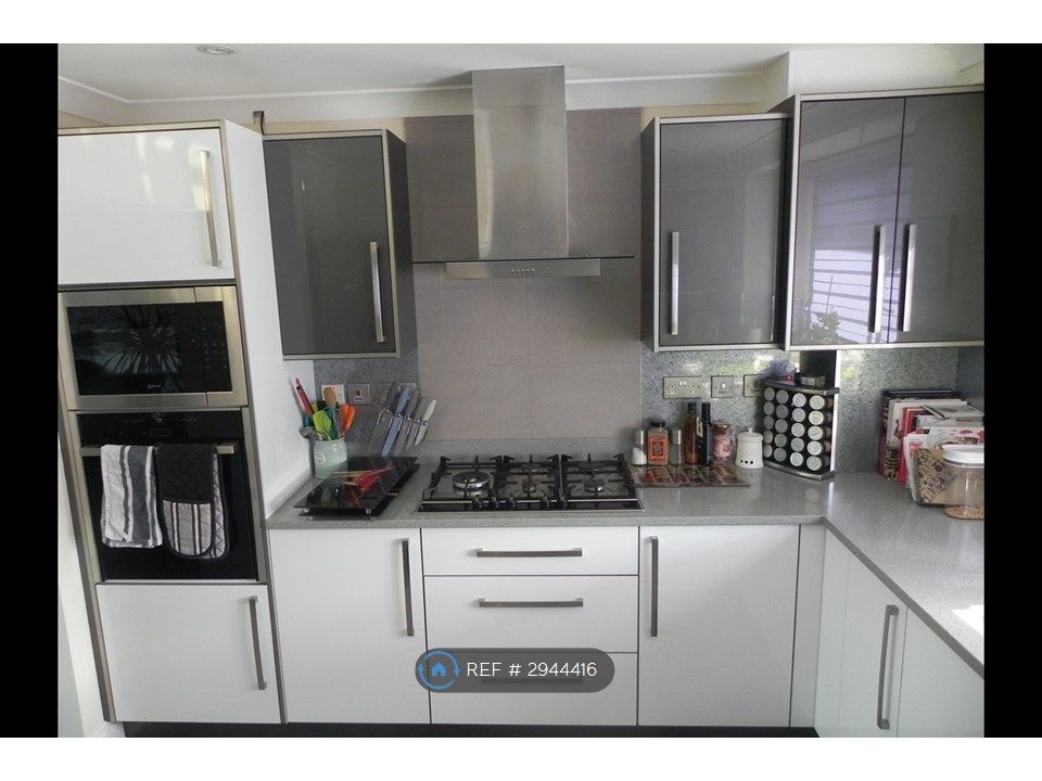 Property photo 3 of 14 Kitchen 2
