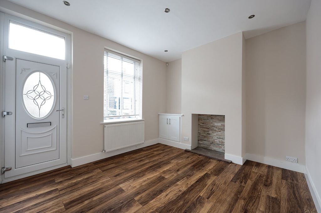 Property photo 2 of 11 4567671