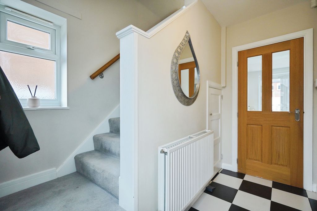 Property photo 2 of 14 Entrance Hallway