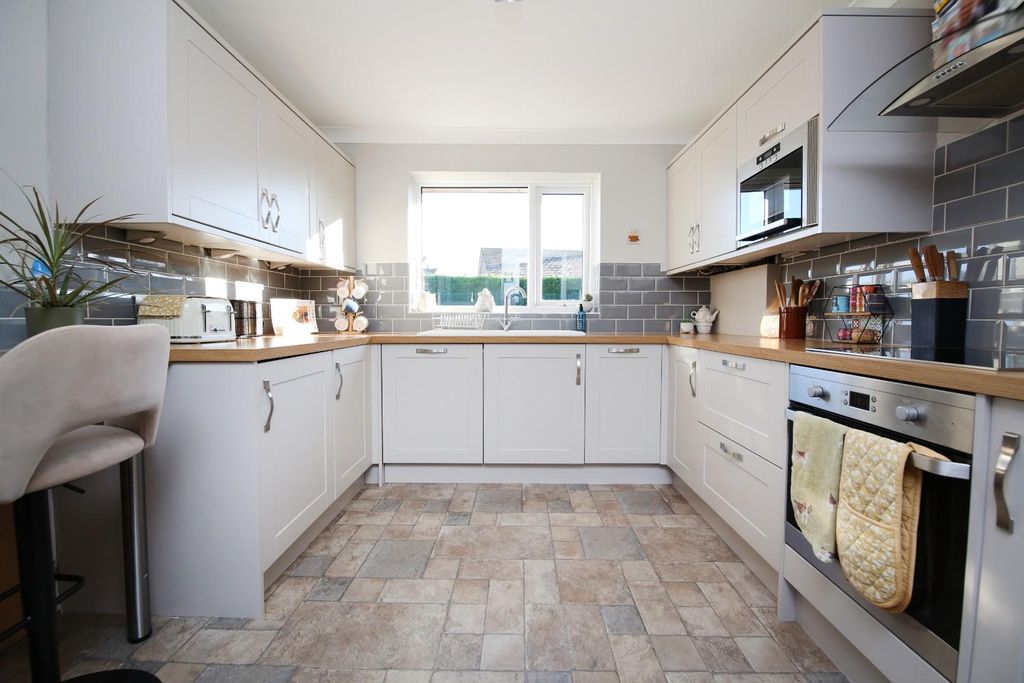 Property photo 3 of 36 Kitchen