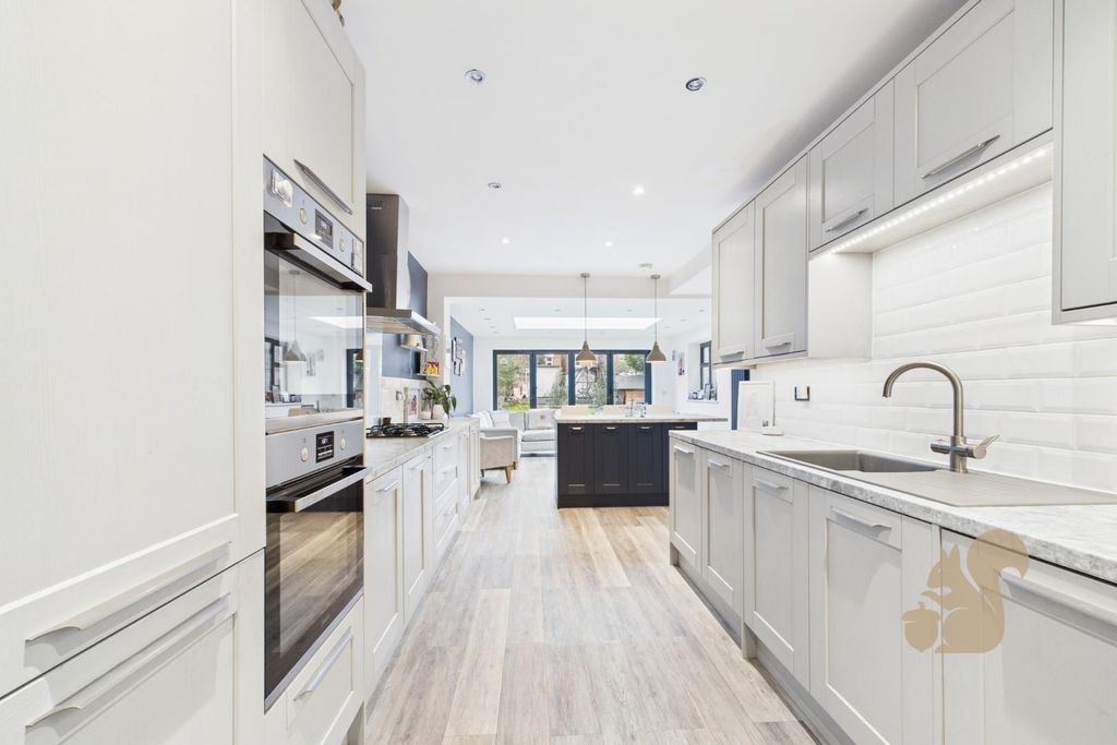 Property photo 3 of 32 Cam01659G0-Pr0716-Still001.Jpg