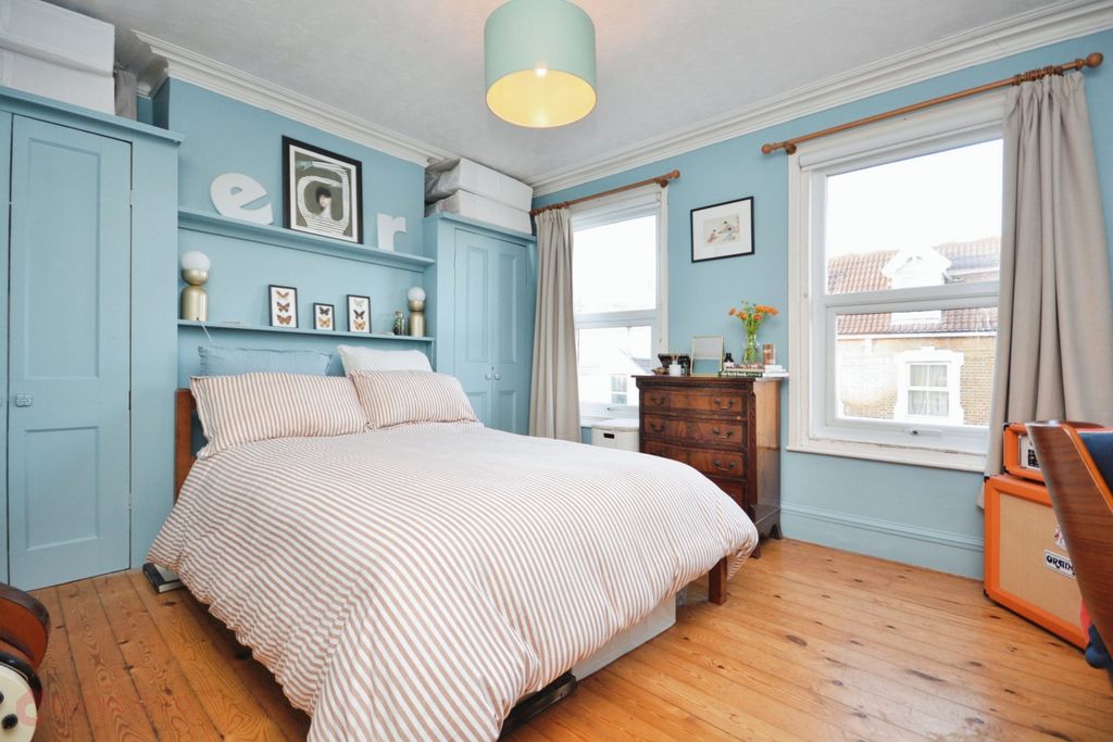 Property photo 2 of 13