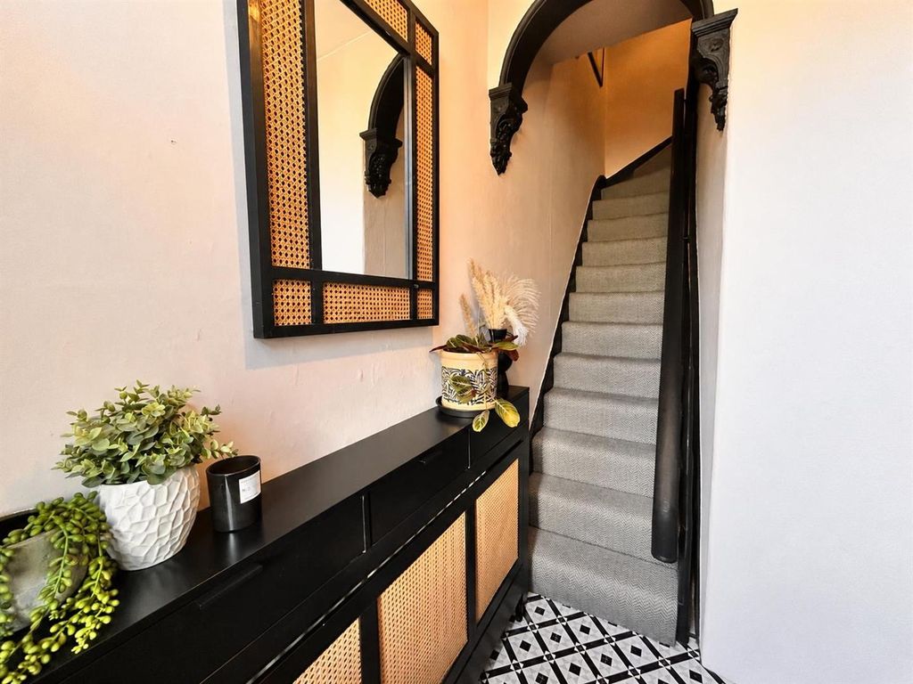 Property photo 2 of 17 Hallway.Jpg