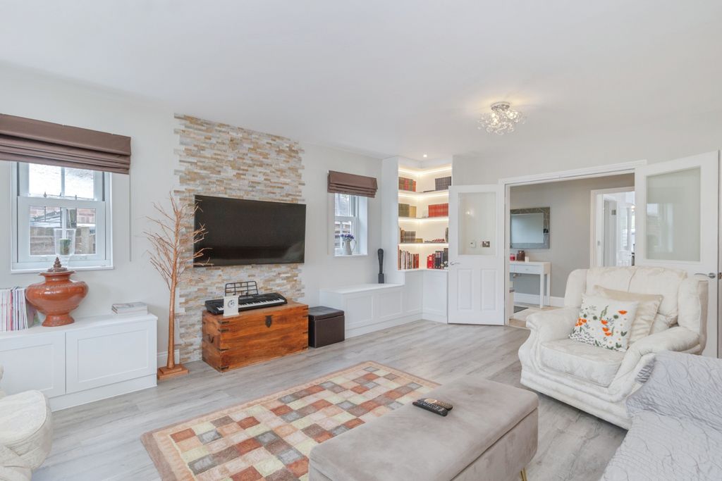 Property photo 2 of 20 Living_Room