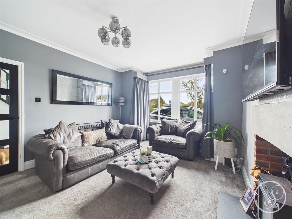 Property photo 2 of 29 Lounge