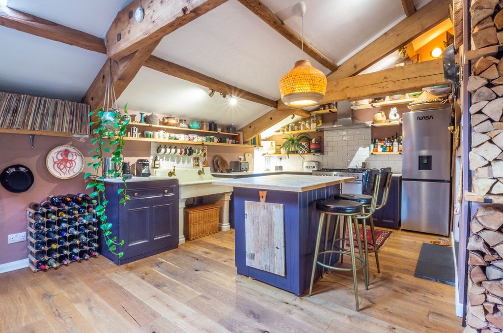 Property photo 3 of 22