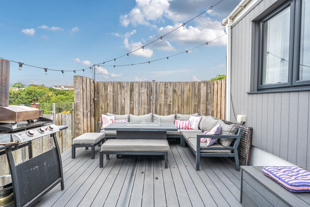 Property photo 3 of 14 Deck