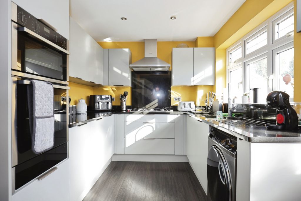 Property photo 2 of 14