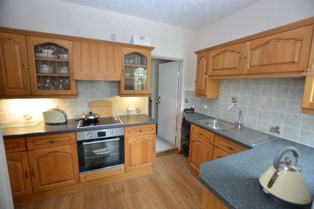 Property photo 3 of 16 Bampton, Seddons