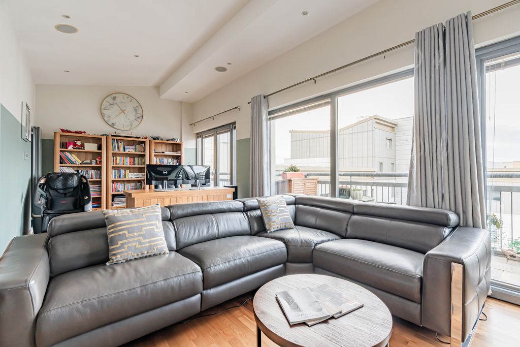 Property photo 2 of 27 Property Image 2