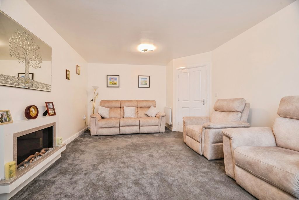 Property photo 2 of 17 Photo