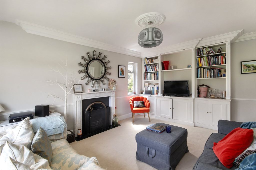Property photo 3 of 17 Sitting Room