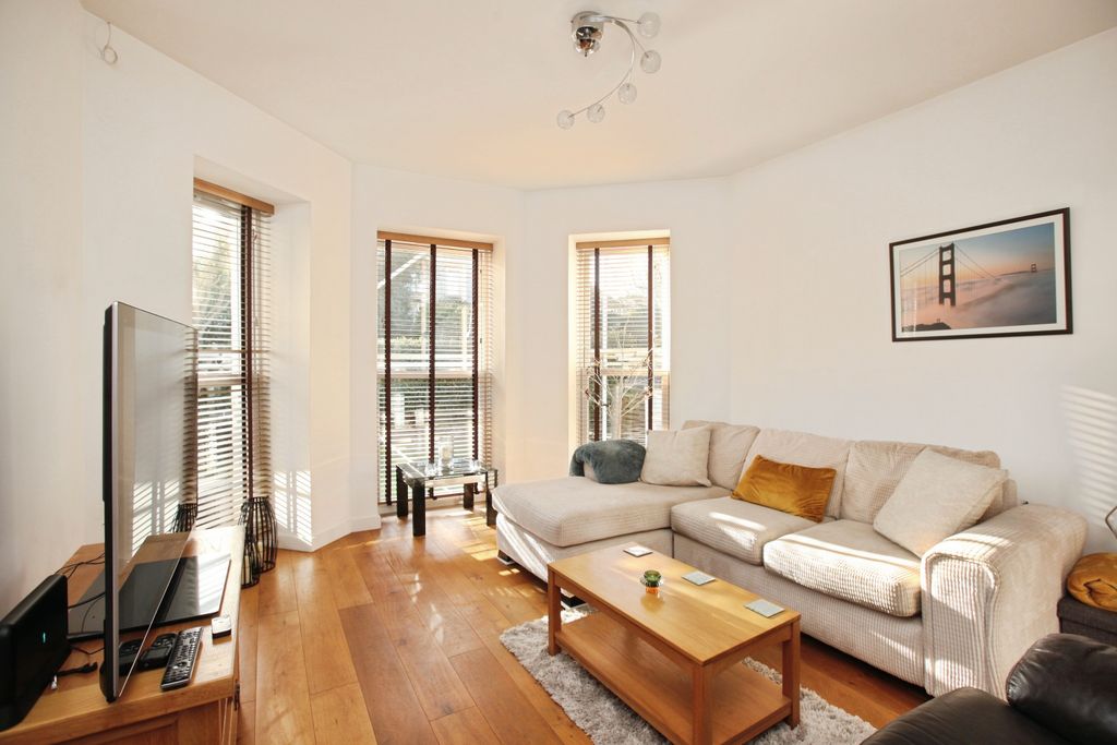 Property photo 3 of 30 Sitting Room 1