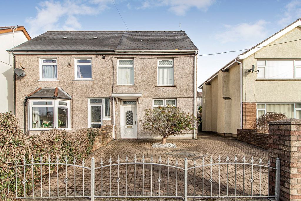 Property photo 1 of 28