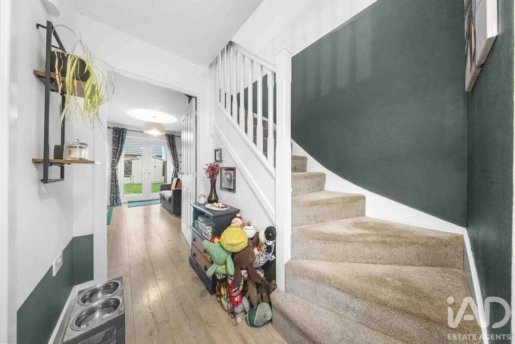 Property photo 2 of 23