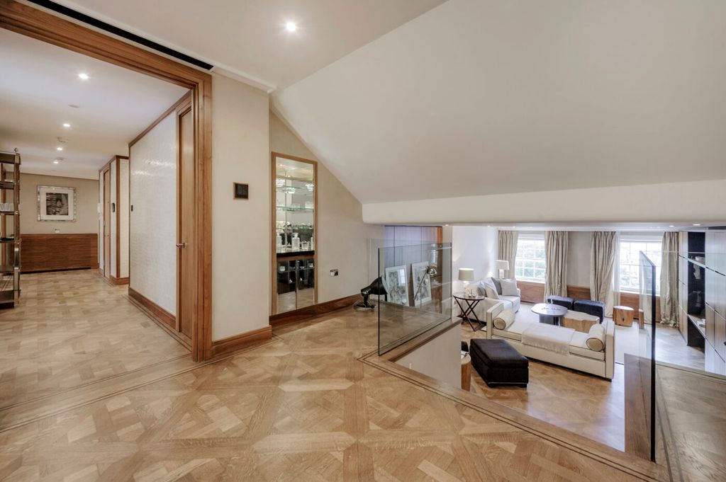 Property photo 3 of 28