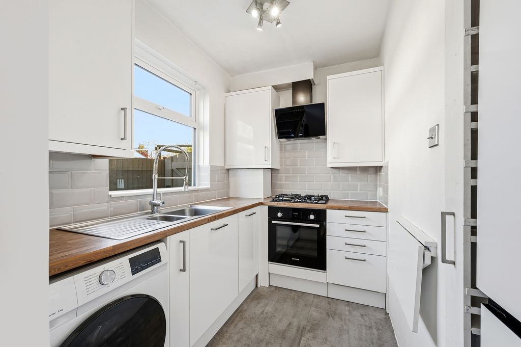 Property photo 2 of 13 Picture No. 10