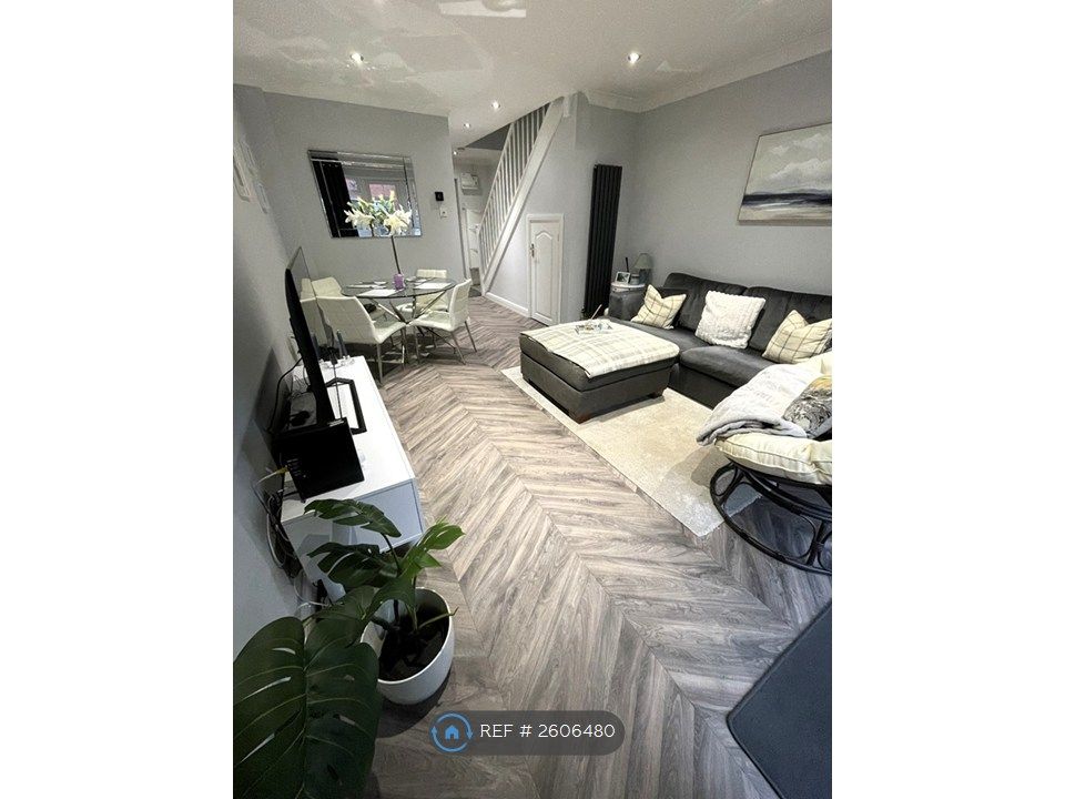 Property photo 1 of 12 Lounge