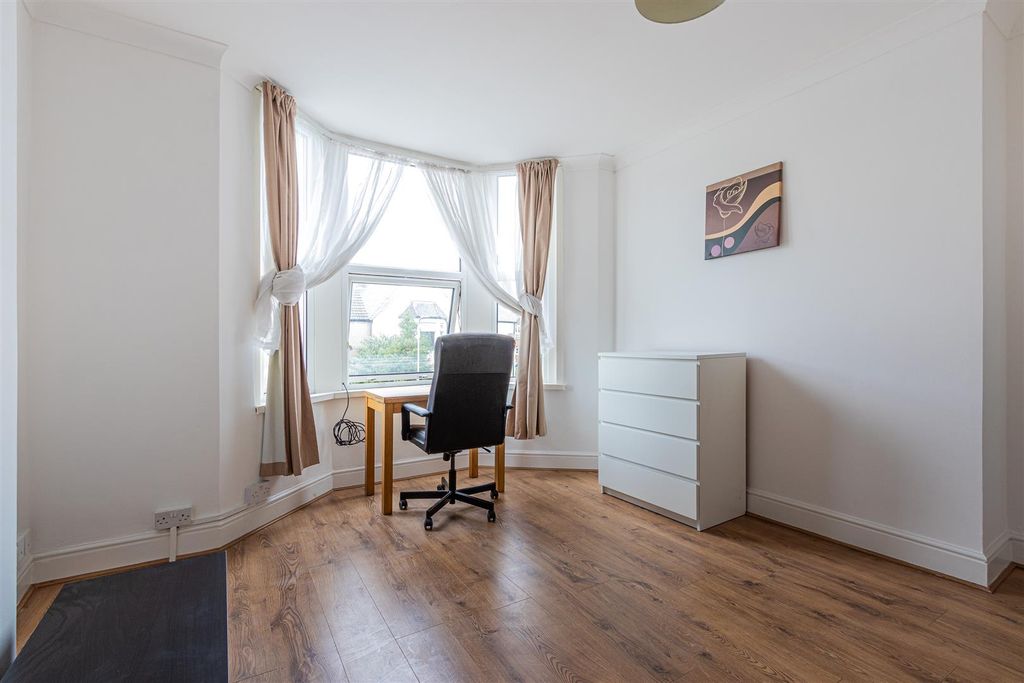 Property photo 2 of 9 Richards Terrace 68, 3 (4 Of 8).Jpg