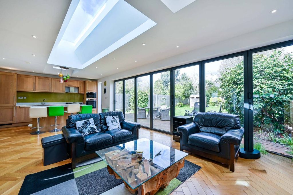 Property photo 3 of 12