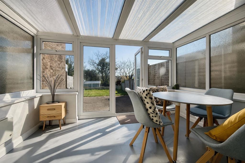 Property photo 3 of 16 Conservatory.Png