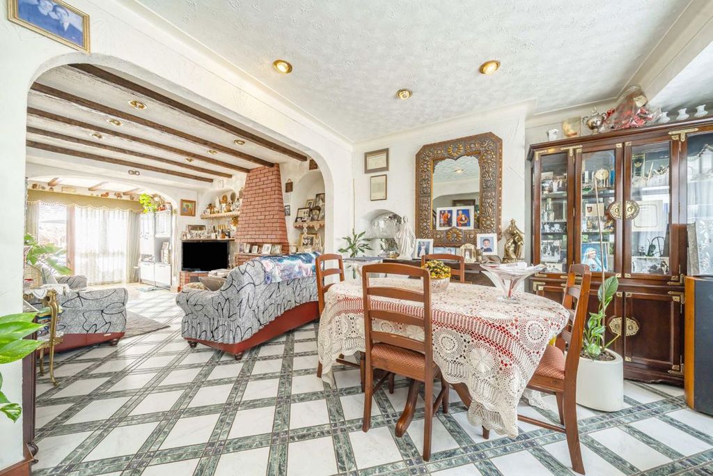 Property photo 2 of 4