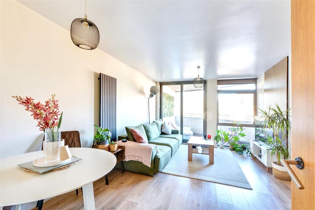 Property photo 2 of 17 Lounge_1.Jpeg