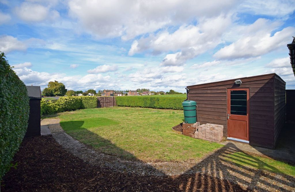 Property photo 3 of 16 3 - Garden