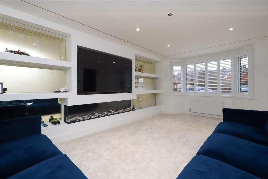 Property photo 2 of 21