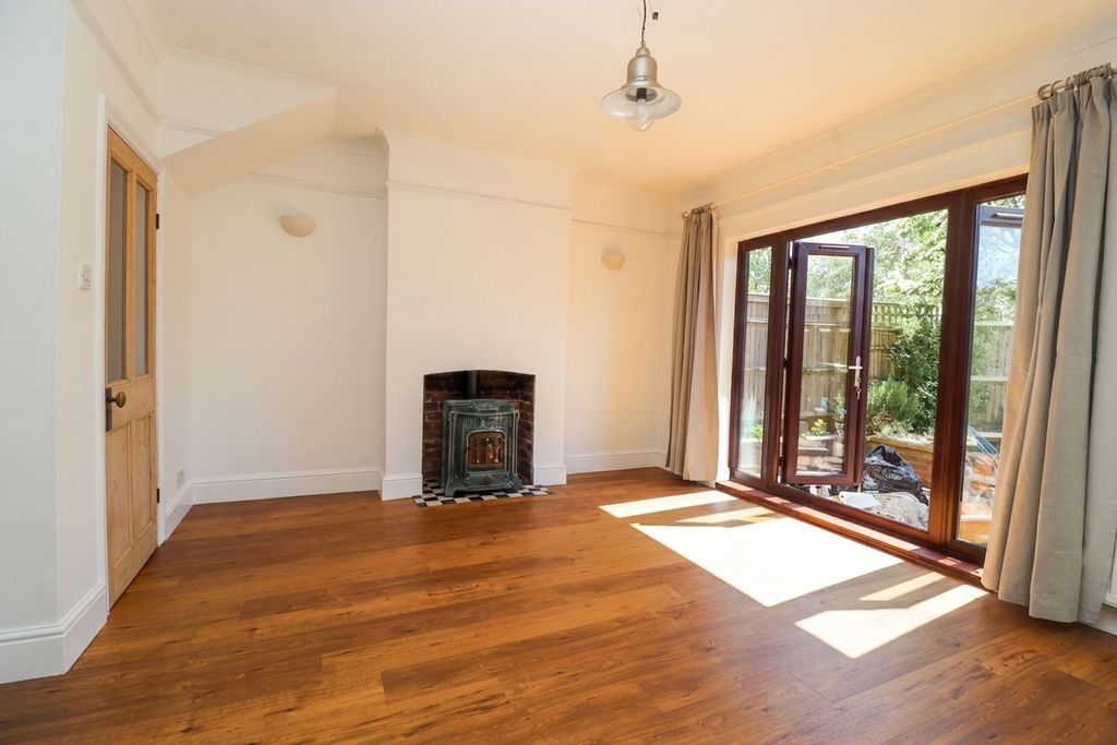 Property photo 3 of 25