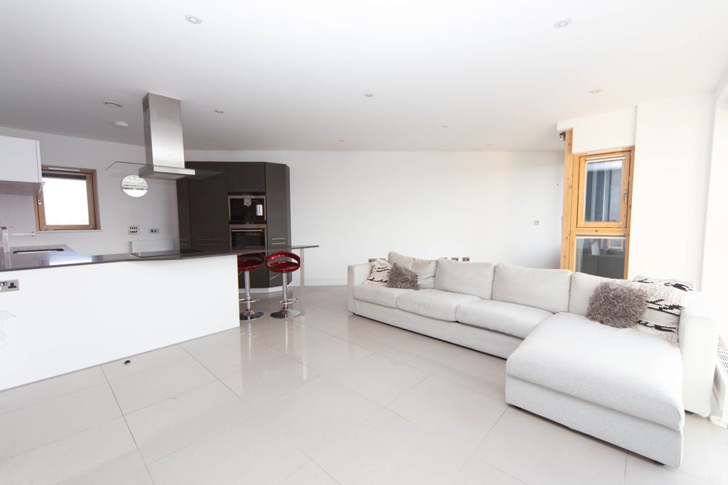 Property photo 2 of 16 Photo 02