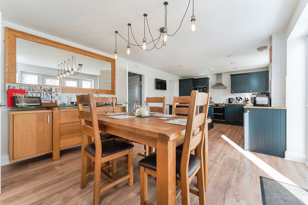 Property photo 3 of 28 Pbox-Img.Jpg